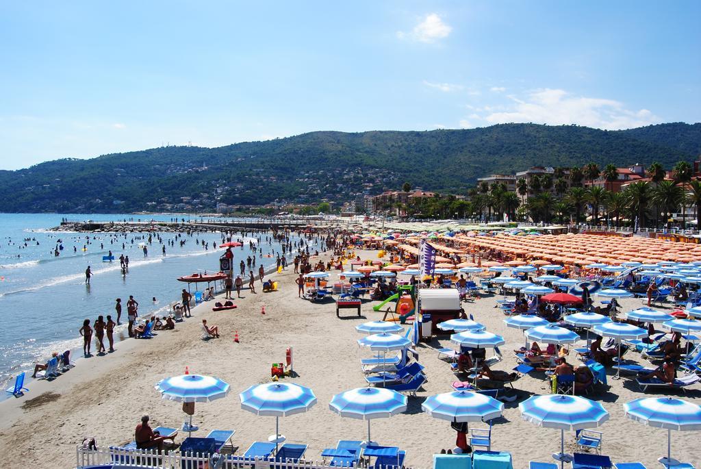 Appartamento Frontemare Marina dʼMarina dʼAndora Εξωτερικό φωτογραφία